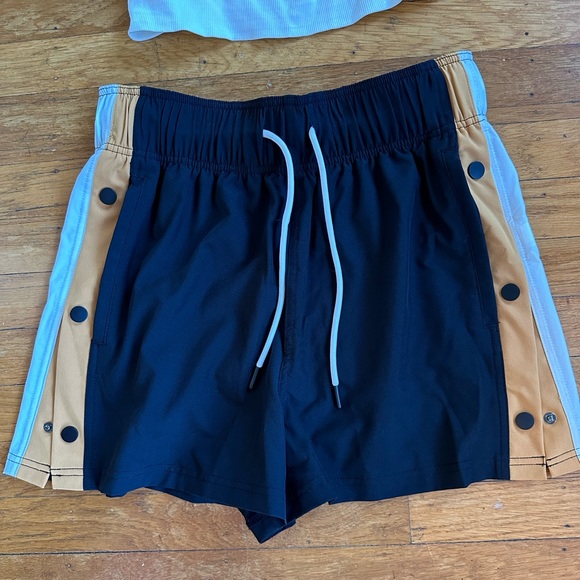 Matching athletic snap side shorts + ribbed cropped tee - Picture 2 of 6